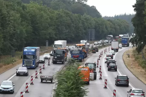 Der tägliche Stau in der Baustelle.