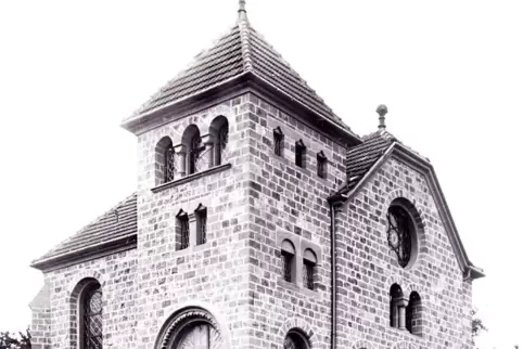 Die Winnweilerer Synagoge, erbaut 1900/1901, wurde 1938 zerstört. Der Synagogenarchitekt Ludwig Levy aus Karlsruhe hatte die Plä