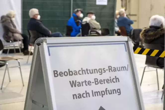Blick in das Impfzentrum in der ehemaligen Bundeswehrhalle auf dem Windhof in Kusel. Blick in das Impfzentrum in der ehemaligen Bundeswehrhalle auf dem Windhof in Kusel.