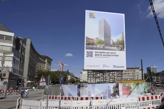Die Werbung fürs »Metropol« steht noch an der Baugrube. Die Werbung fürs »Metropol« steht noch an der Baugrube.