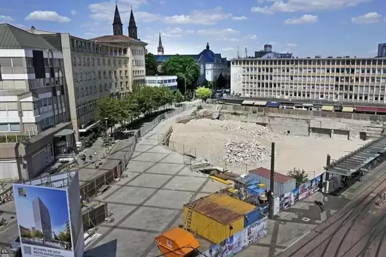 Im &bdquo;Loch&ldquo; am Berliner Platz tut sich seit Monaten nichts mehr. 