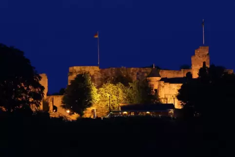 Die Burg Nanstein wird nachts nicht mehr beleuchtet – wie alle anderen Sehenswürdigkeiten im Kreis. 