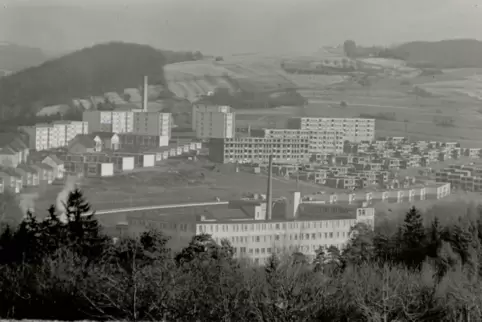 Vor 60 Jahren entstand das Wohngebiet Sechsmorgen an der John-F.-Kennedy-Straße, die hier hinter der Dorndorf-Fabrik im Vordergr