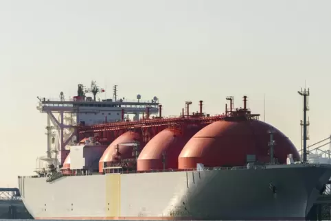 Ein Tanker für Flüssiggas in Rotterdam.