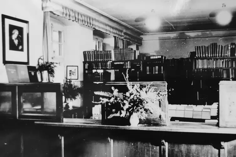 In den 1930er-Jahren bekam die B&uuml;cherei in der Karolinenstra&szlig;e ein neues Domizil. 