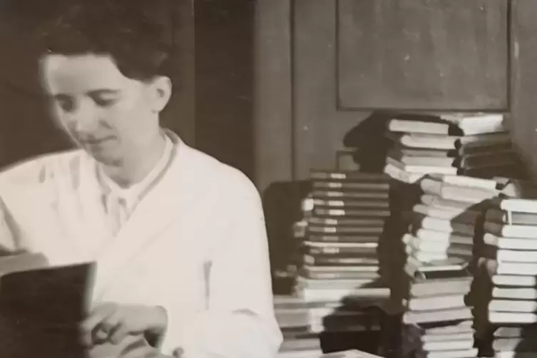 Ella Buhles war als Leiterin von 1925 bis 1958 f&uuml;r alle Belange der B&uuml;cherei verantwortlich. 