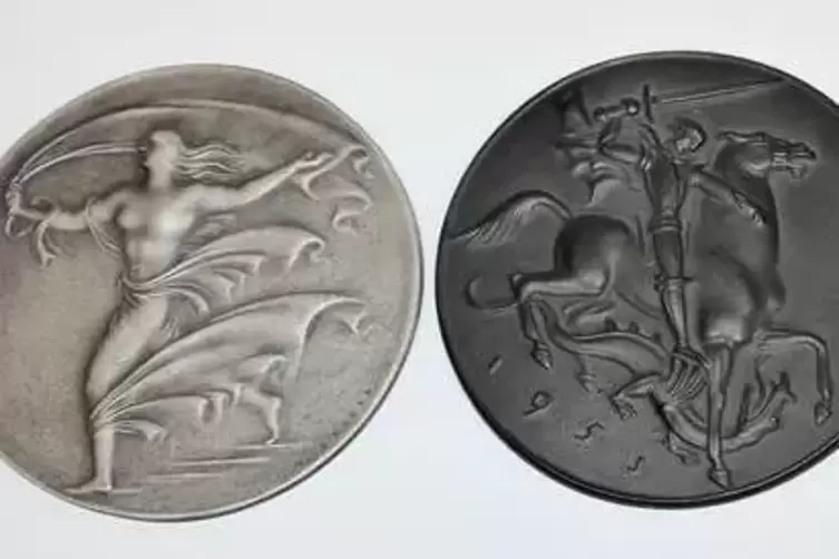 Eisenplaketten (Buderusguss) von Hitlers Lieblingsbildhauer Arno Breker. 