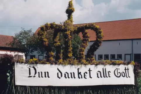 Sie ist fester Bestandteil eines jeden Erntedankfestzuges und wurde zum Jubiläumfestzug eigens neu hergestellt. Die Aufnahme zei