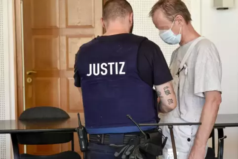Der Angeklagte vergangene Woche vor dem Landgericht in Frankenthal: Am Mittwoch fiel nach langer Verhandlung das Urteil.
