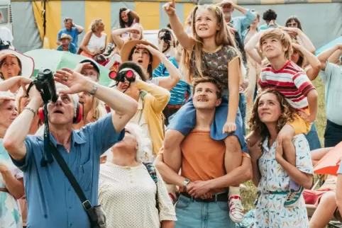 Der TV-Film „Ramstein - Das durchstoßene Herz“ erzählt aus mehreren Perspektiven. Ein Erzählstrang wimdet sich der Familie von R