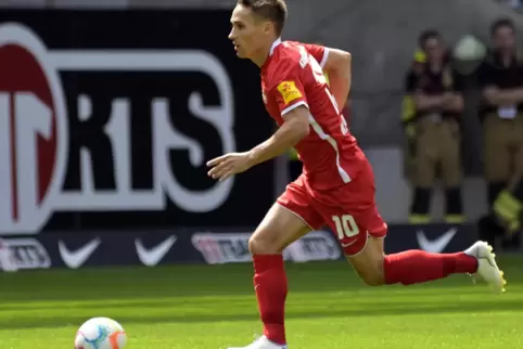 Wo ist der freie Mann? Philipp Klement während seines Debüts gegen den 1. FC Magdeburg.