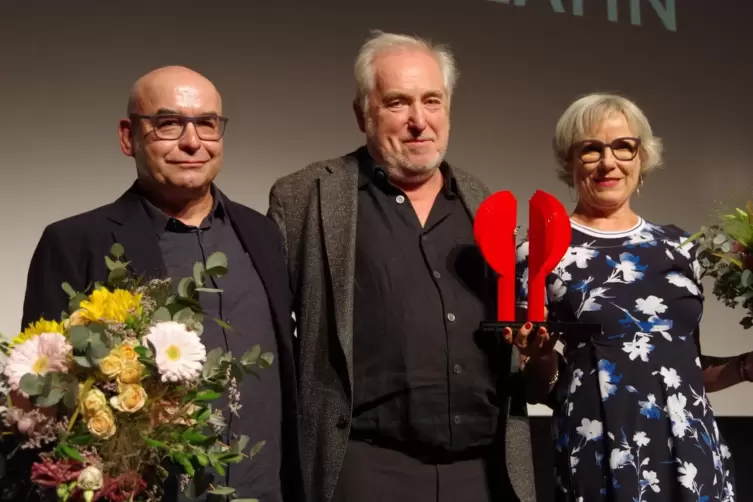 Die Ideen liegen rum: Festivalchef Michael Kötz (Mitte) mit Eva und Volker A. Zahn.