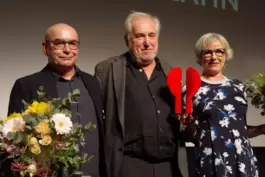 Die Ideen liegen rum: Festivalchef Michael Kötz (Mitte) mit Eva und Volker A. Zahn.