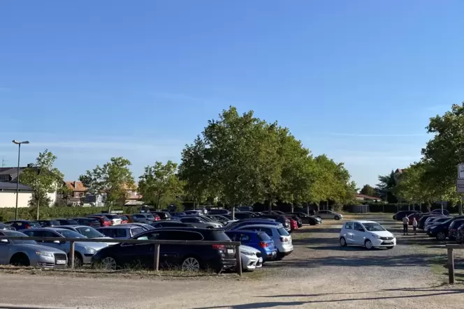 Den Parkplatz in der Gutleutstraße nutzen derzeit noch viele Pendler kostenlos. Für Pkw kostet er ab dem 9. September dann wiede Den Parkplatz in der Gutleutstraße nutzen derzeit noch viele Pendler kostenlos. Für Pkw kostet er ab dem 9. September dann wiede