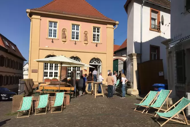 Der Rathausplatz. Der Rathausplatz.