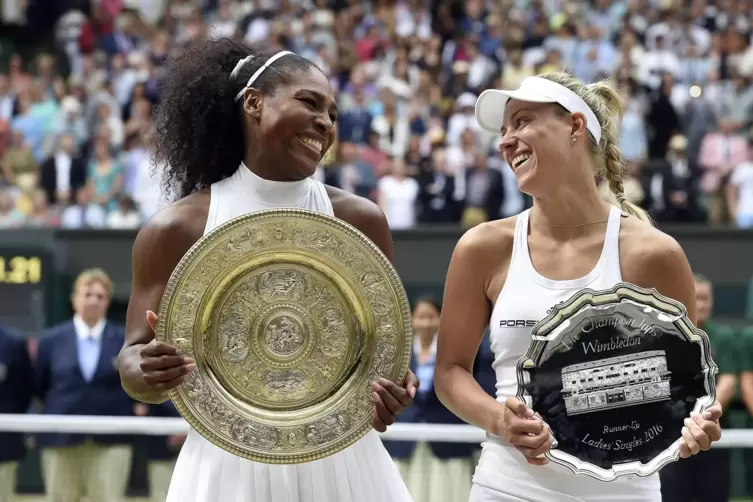 Weggefährtinnen: Serena Williams und Angelique Kerber (rechts) 2016 in Wimbledon. 