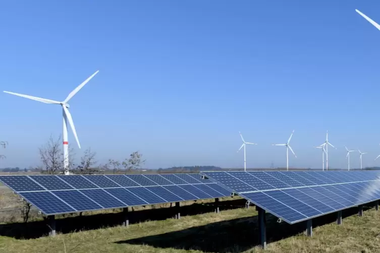 Wind- und Sonnenkraft: Diese Energiequellen sollen laut einem Bundesgesetzentwurf beschleunigt erschlossen werden. 