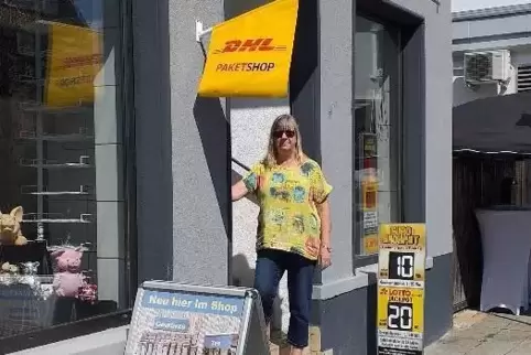 Die Inhaberin der Lotto- und Toto-Annahmestelle in der Ottstraße, Mirilla Adam. 