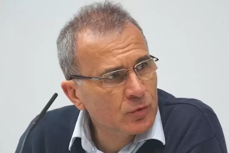 Hat das erste Wort: Clemens Ronnefeldt vom Internationalen Vers&ouml;hnungsbund. 