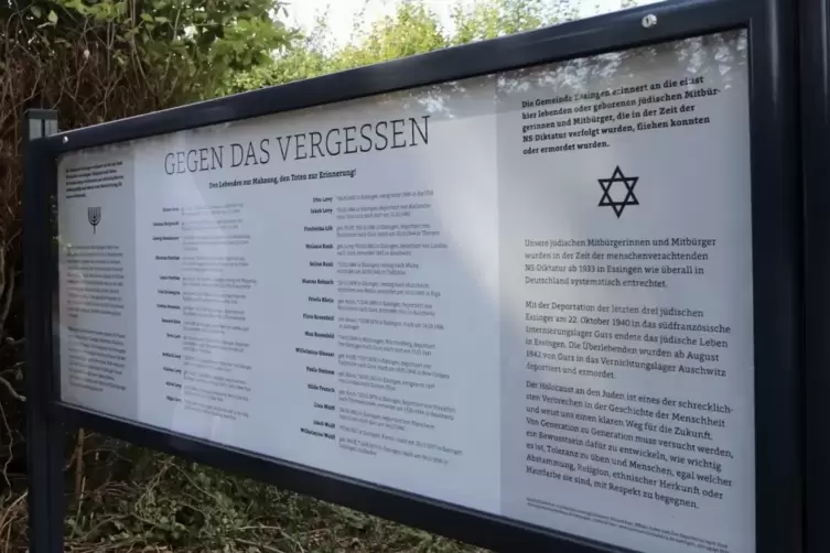 Gedenktafel auf dem jüdischen Friedhof in Essingen. Einige Schicksale der 28 verschleppten jüdischen Bürger sind bekannt.