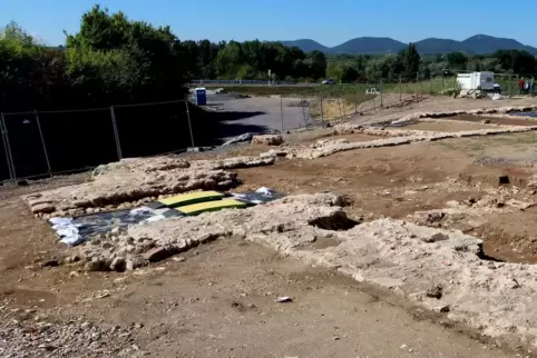Die Kastell-Überreste waren einem aufmerksamen Baggerfahrer aufgefallen. 