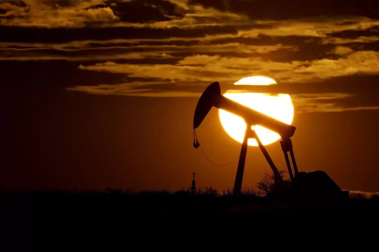 Im Oktober sollen täglich 100.000 Barrel weniger Öl gefördert werden als im September.