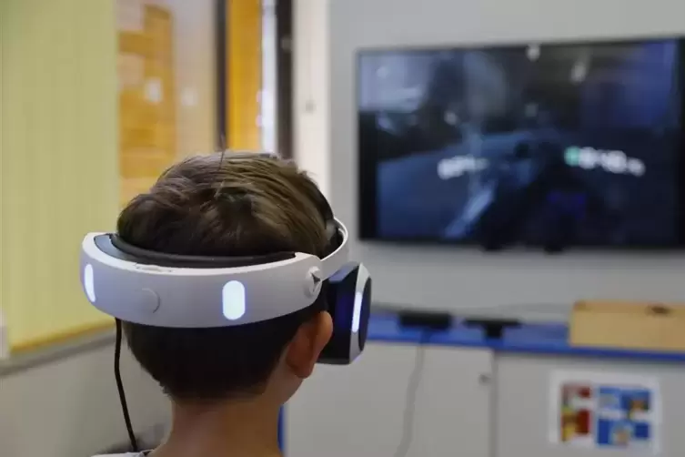Mit der Virtual-Reality-Brille in spannende Welten tauchen war ein weiteres Angebot beim tag der offenen T&uuml;r.