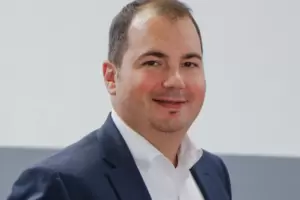 „Die Entwicklung von Mitarbeitern hat mir schon immer am Herzen gelegen“, sagt Matthias Kühle, der seit 2021 das Training & Deve „Die Entwicklung von Mitarbeitern hat mir schon immer am Herzen gelegen“, sagt Matthias Kühle, der seit 2021 das Training & Deve