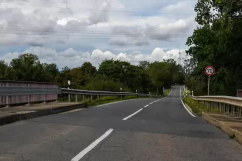 Seit Langem gefordert: Die Brücke über die B9 soll erneuert werden. 