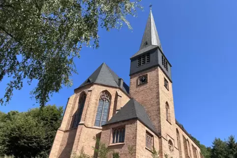 Die Kirche St. Rochus prägt das Ortsbild von Hohenecken.