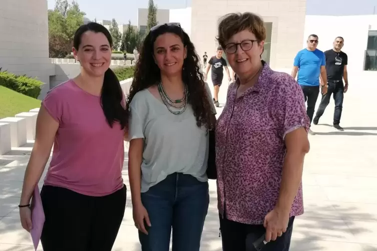 In Palästina (von rechts): Bürgermeisterin Monika Kabs, Wiam Erikat, Partnerschaftsbeauftragte von Jericho, und deren Speyerer P