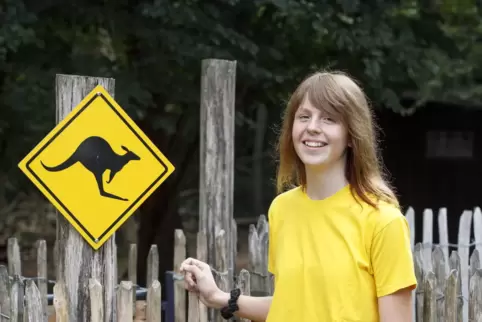 Für die tierischen Bewohner als „Freundin“ zu erkennen: Paula Mohrhardt im gelben T-Shirt. 