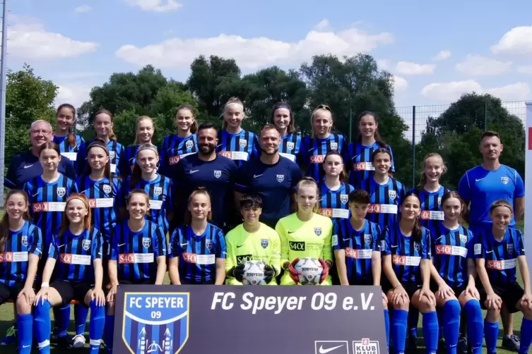Gewappnet: die neuen B-Juniorinnen des FC Speyer 09.