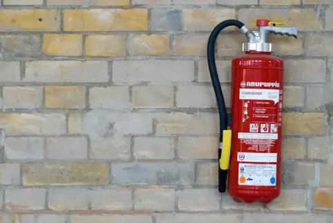 Wenn er nicht mehr geht: Das Schadstoffmobil nimmt unter anderem alte Feuerlöscher entgegen.