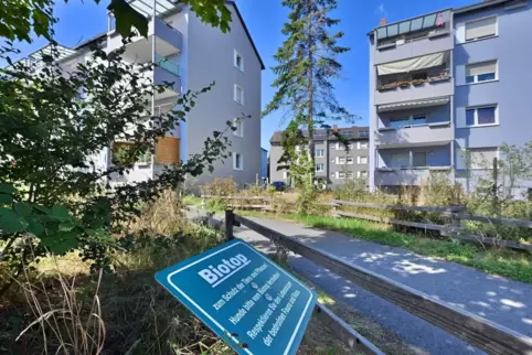 Beispiel Breslauer Straße: Rund um die Gebäude gibt es viel Grün mit Obstbäumen und Biotopen. 