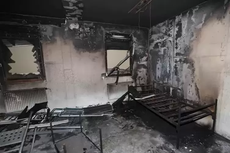 Brand in einem Wohncontainer.