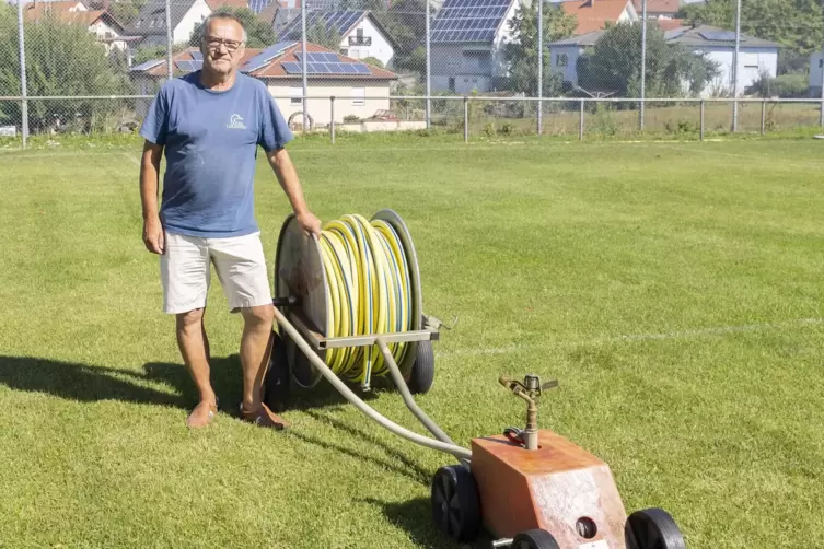 Walter Meyer ist im Sommer oft nachts aufgestanden, um den SVB-Rasen zu wässern. 