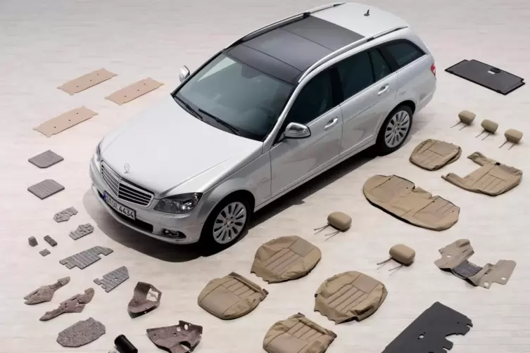 Beim C-Klasse T-Modell von Mercedes-Benz sind laut Unternehmensangaben 39 Bauteile f&uuml;r Rezyklat-Kunststoffe freigegeben und 32 B