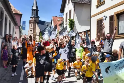 Dorfleben und Zusammenhalt gefallen den Bürgern des Ortsteils besonders gut. Das Bild zeigt den Kerweumzug im Juli. 