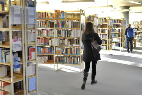 „Mannheim liest ein Buch“: Die Stadtbibliothek ist in die Aktion um Karosh Tahas „Beschreibung einer Krabbenwanderung“ einbezoge