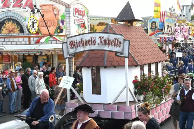Der Eröffnungsumzug 2019: Das Michaels-Kapellchen durfte natürlich nicht fehlen. Der Eröffnungsumzug 2019: Das Michaels-Kapellchen durfte natürlich nicht fehlen.