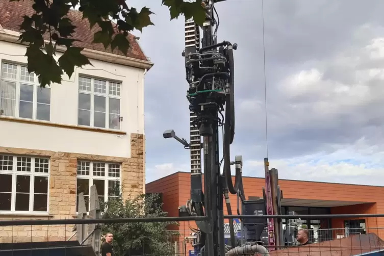 Der geplante Neubau der Realschule plus in Bobenheim-Roxheim soll mit Erw&auml;rme geheizt werden, hier eine Probebohrung. 