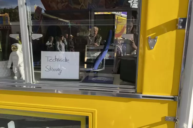 Das Fahrgesch&auml;ft &bdquo;Hot Shot&ldquo; auf dem Wurstmarkt bleibt wegen einer technischen St&ouml;rung zun&auml;chst geschlossen. 