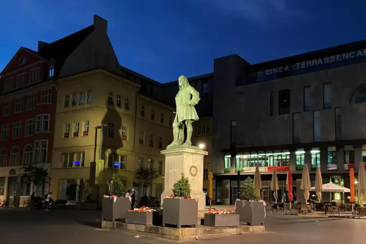 Georg Friedrich Händel: Hier sein Denkmal auf dem Marktplatz in seiner Geburtsstadt Halle. 