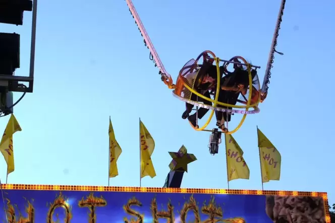 Das Fahrgeschäft »Hot Shot« auf dem Wurstmarkt bleibt wegen einer technischen Störung zunächst geschlossen.