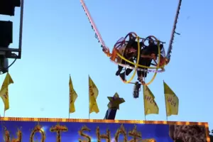 Das Fahrgeschäft „Hot Shot“ auf dem Wurstmarkt bleibt wegen einer technischen Störung zunächst geschlossen. Das Fahrgeschäft „Hot Shot“ auf dem Wurstmarkt bleibt wegen einer technischen Störung zunächst geschlossen.