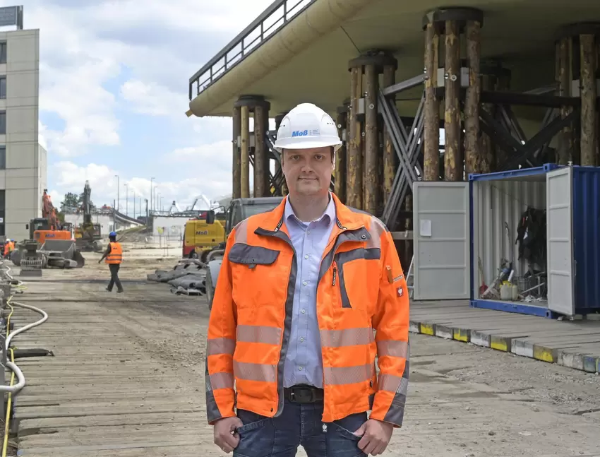 7. Juli 2020: Moß-Bauleiter Stefan Feldmann an der Baustelle. Er sagte als Zeuge aus.