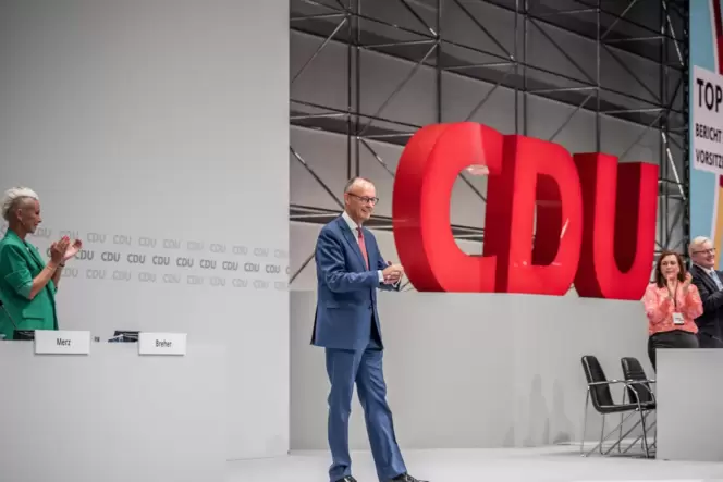 CDU-Chef Friedrich Merz nach seiner Rede. CDU-Chef Friedrich Merz nach seiner Rede.