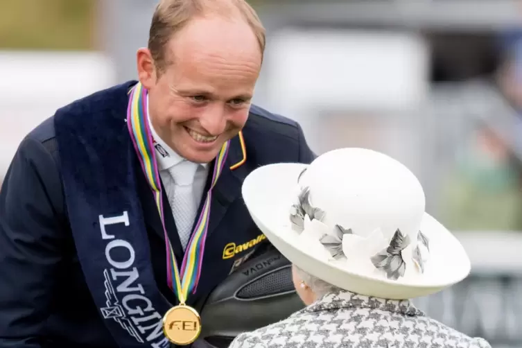 Ein Weltklasse-Reiter wie Michael Jung gefiel der Queen natürlich. 