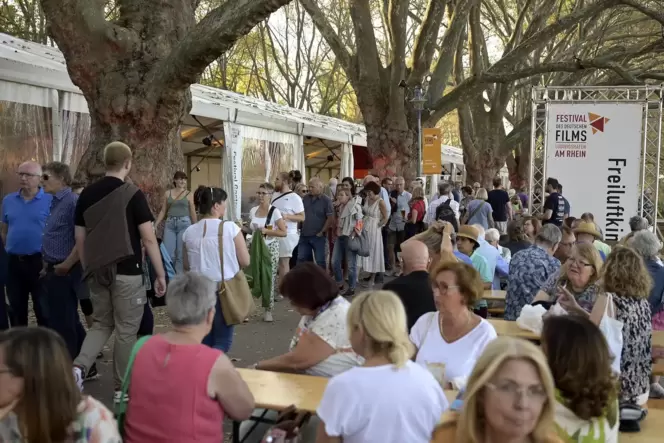 Das Festival des deutschen Films ist erneut gut beim Publikum angekommen: ein Blick auf die Promenade am 4. September. Das Festival des deutschen Films ist erneut gut beim Publikum angekommen: ein Blick auf die Promenade am 4. September.